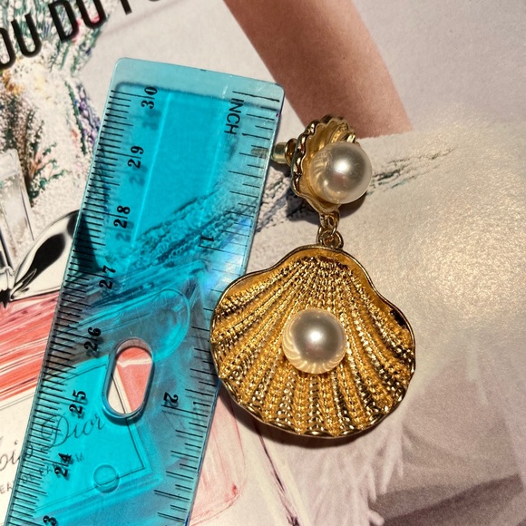 🌟 Big Shell Pearl Earrings - Picture 5 of 5